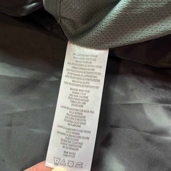 NWT Bass Outdoor Sherpa Vest size small - Picture 8 of 11